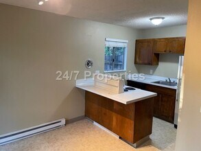 351 NE 78th Ave in Portland, OR - Building Photo - Building Photo