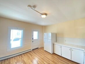 26 High St in Derry, NH - Building Photo - Building Photo