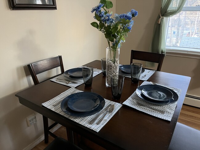 16 Caesar Dr in Bristol, CT - Foto de edificio - Building Photo