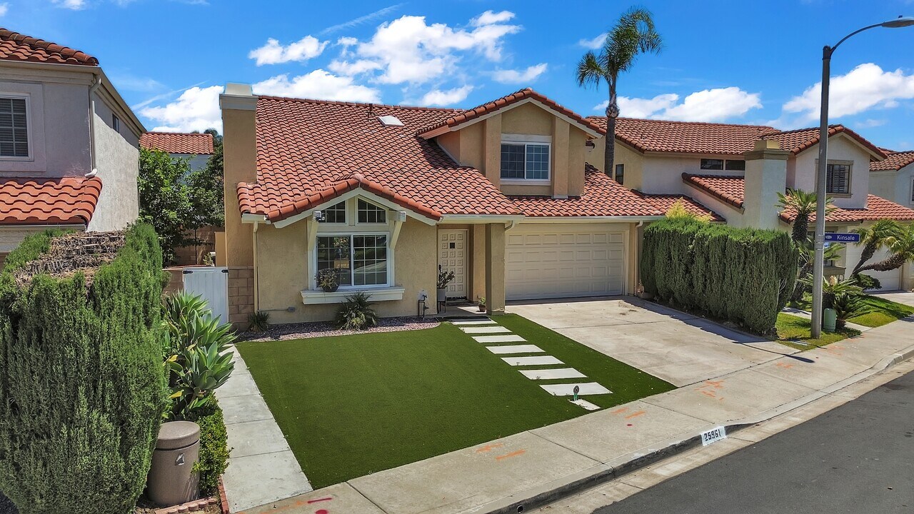 25961 Galway Dr in Lake Forest, CA - Foto de edificio