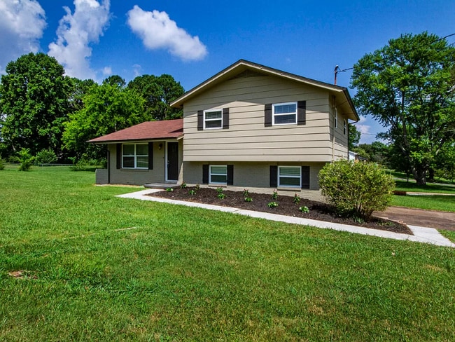 11001 Roane Dr in Knoxville, TN - Building Photo - Building Photo