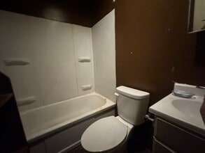 1311 N Walnut Grove Ave in Decatur, IL - Building Photo - Building Photo