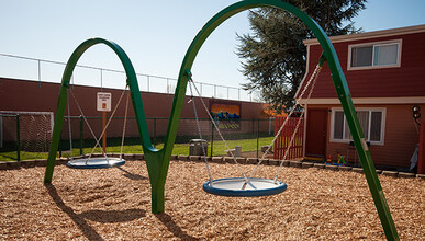 Sunset Gardens Apartments in Hillsboro, OR - Building Photo - Building Photo