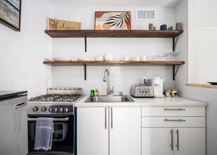 215 Piedmont Ave NE in Atlanta, GA - Foto de edificio - Building Photo