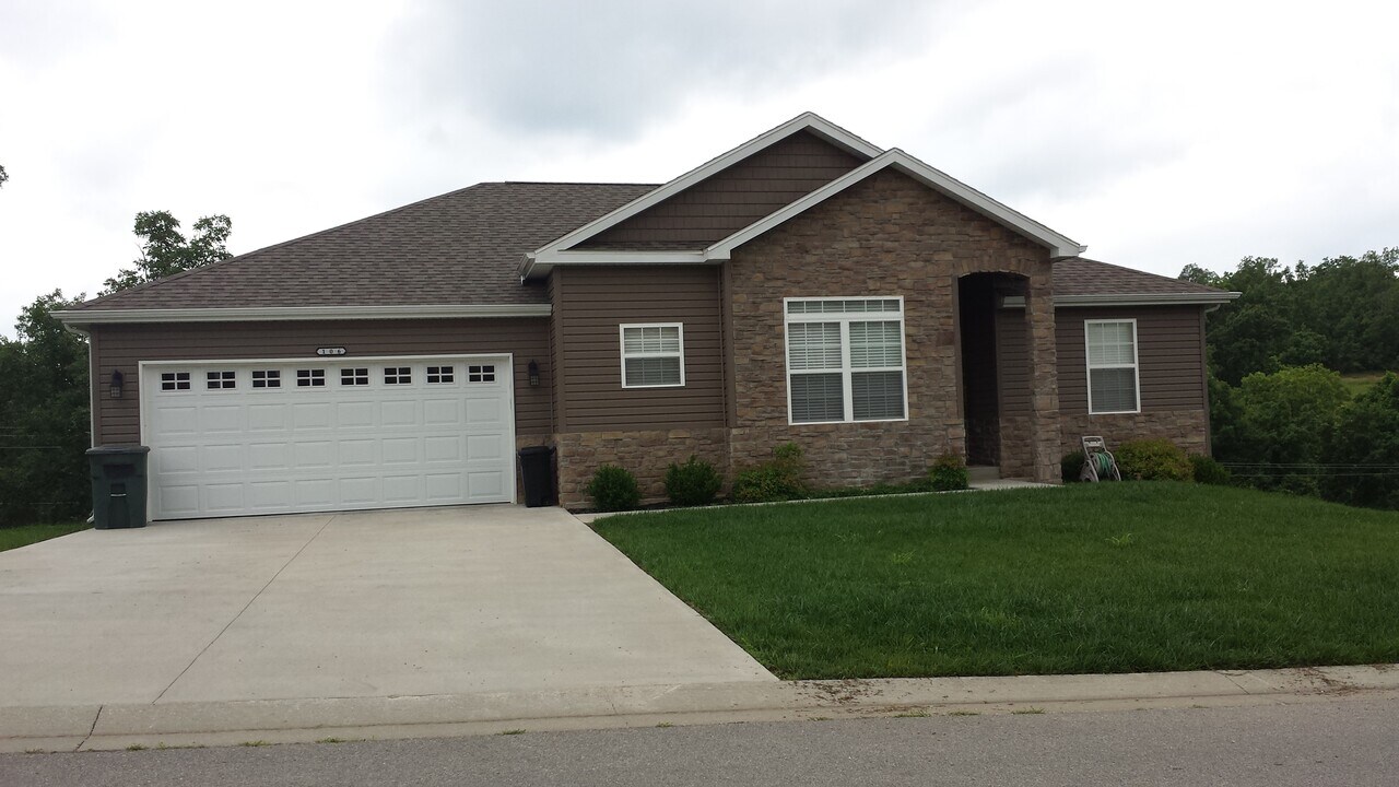 106 Sycamore Dr in St. Robert, MO - Building Photo