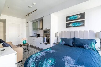 19 Grand Trunk Crescent in Toronto, ON - Building Photo - Building Photo