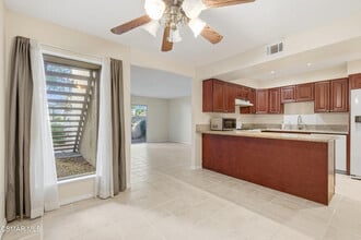 15242 Campus Park Dr in Moorpark, CA - Building Photo - Building Photo