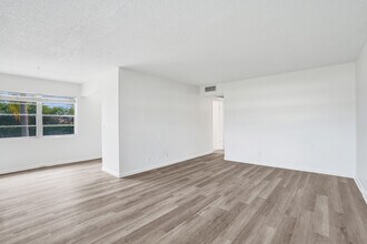 57 Dorset Dr in Boca Raton, FL - Building Photo - Building Photo