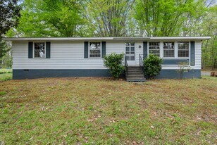 272 Watkins Dr in Charlotte Court House, VA - Building Photo