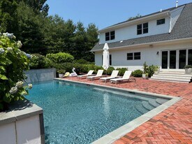 20 Sunshine Rd in Shelter Island, NY - Building Photo