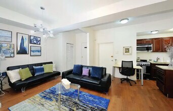 326 W 34th St. in New York, NY - Building Photo - Building Photo