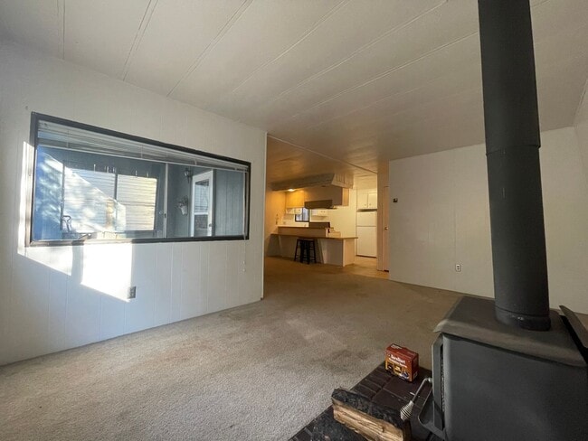 3748 Lake Almanor Dr in Westwood, CA - Building Photo - Building Photo