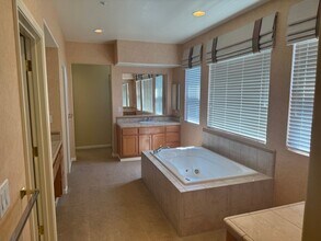 235 Hummingbird Way in American Canyon, CA - Building Photo - Building Photo