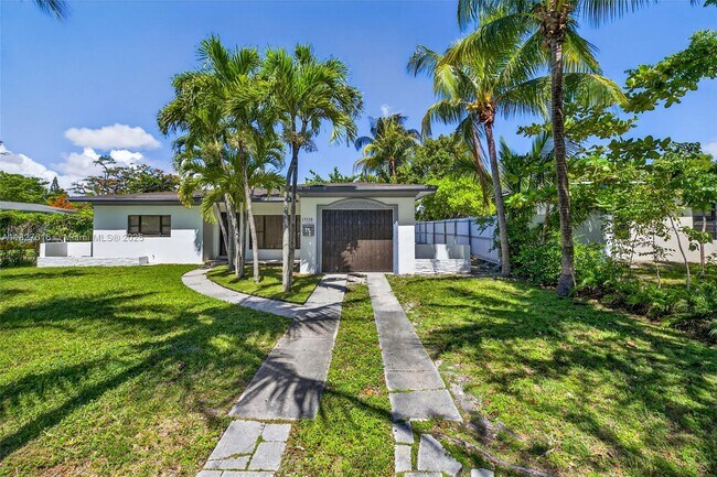 17150 NE 18th Ave in North Miami Beach, FL - Building Photo - Building Photo