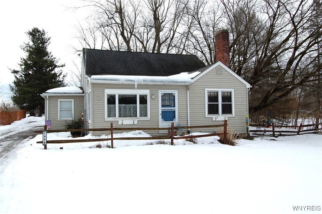 1490 Bullis Rd in Elma, NY - Building Photo