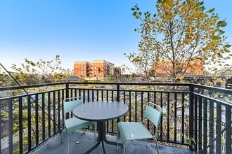 Metro 59 Apartments in Aurora, IL - Building Photo - Building Photo