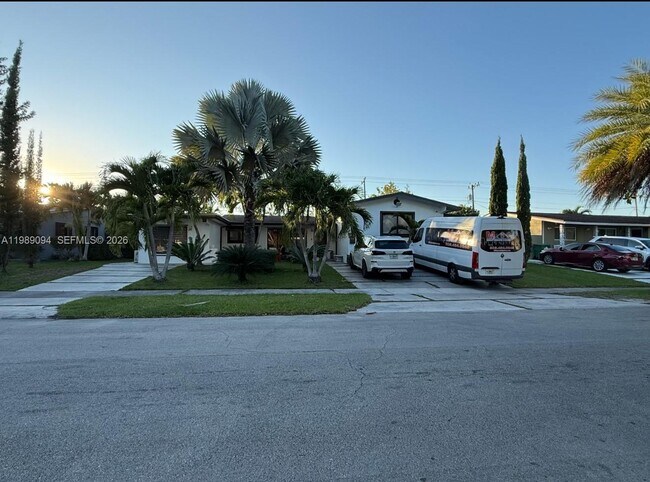 9495 Dominican Dr in Cutler Bay, FL - Building Photo - Building Photo