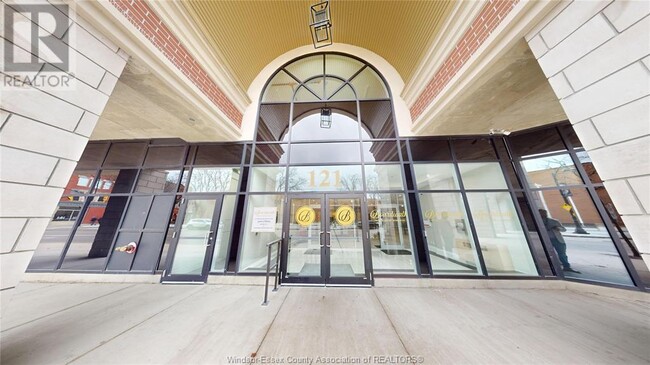 property at 121 King St W