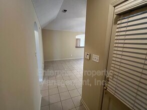 10092 Cross Valley Dr in Cordova, TN - Building Photo - Building Photo