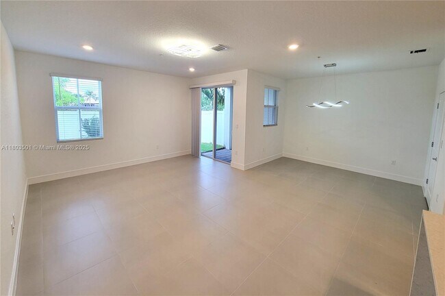 263 SW 169th Ln in Pembroke Pines, FL - Building Photo - Building Photo