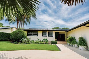 247 Shore Dr S in Miami, FL - Building Photo