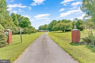 2535 Solomons Island Rd in Huntingtown, MD - Building Photo - Building Photo