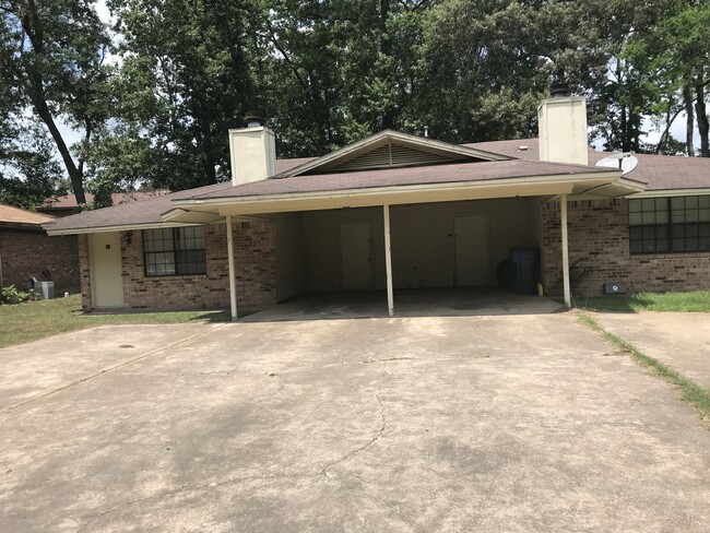 property at 207 Hummingbird Ln