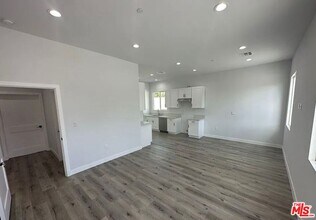 6829 Bellaire Ave in Los Angeles, CA - Building Photo - Building Photo