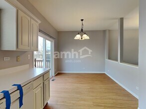 2409 Courtyard Cir in Aurora, IL - Building Photo - Building Photo