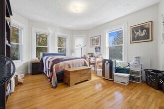 35 Washington Ave, Unit 35-2 in Waltham, MA - Foto de edificio - Building Photo