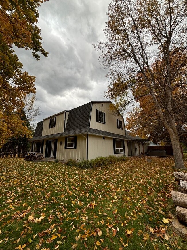 4840 Spurgin Rd in Missoula, MT - Building Photo - Building Photo