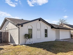 204 Pebblebrook St in Arlington, TX - Building Photo - Building Photo