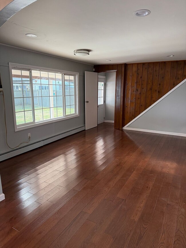 168 Horn Ln in Levittown, NY - Building Photo - Building Photo