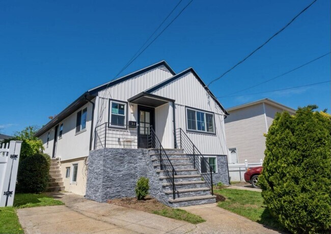 property at 31 Graywood Rd