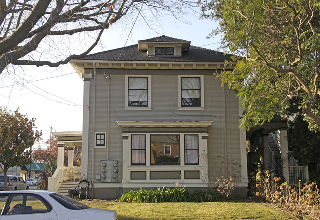 1227 Chestnut St in Alameda, CA - Building Photo - Building Photo