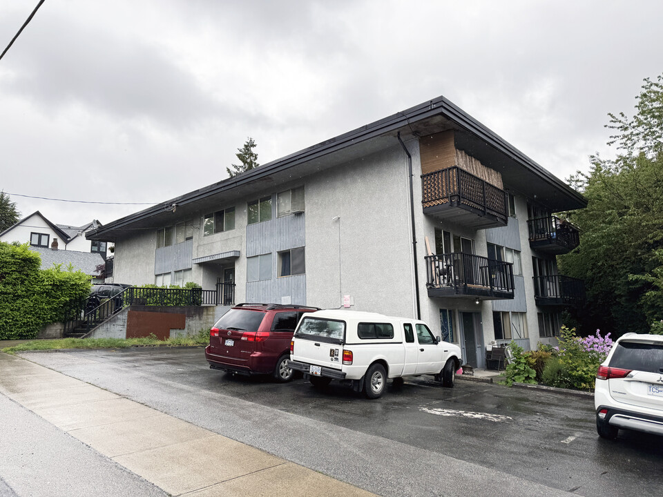 Eiffel Court in Coquitlam, BC - Building Photo