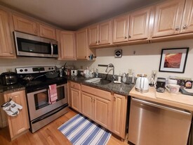 73 River St, Unit 3a Apartamentos