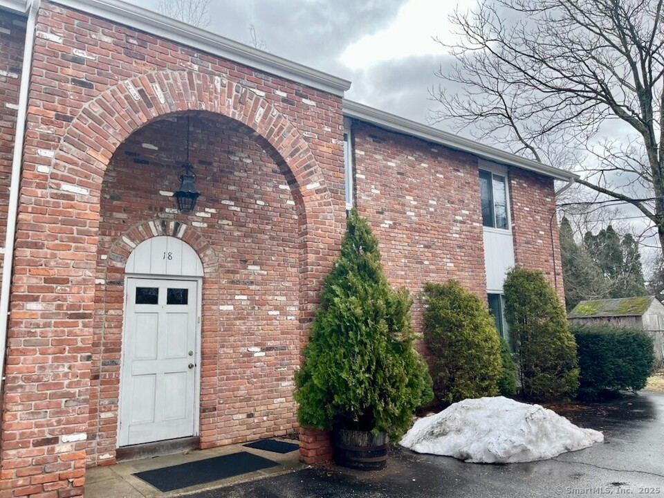 18 A St-Unit -B-1 in Derby, CT - Foto de edificio