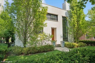 1331 Asbury Ave in Evanston, IL - Building Photo