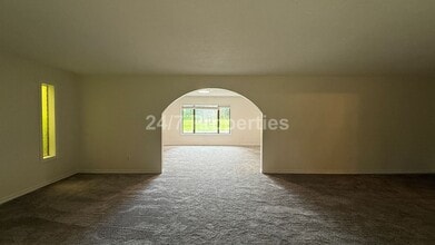 25845 SE Callister Rd in Gresham, OR - Building Photo - Building Photo