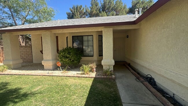 1349 W Ave H 8 in Lancaster, CA - Building Photo - Building Photo