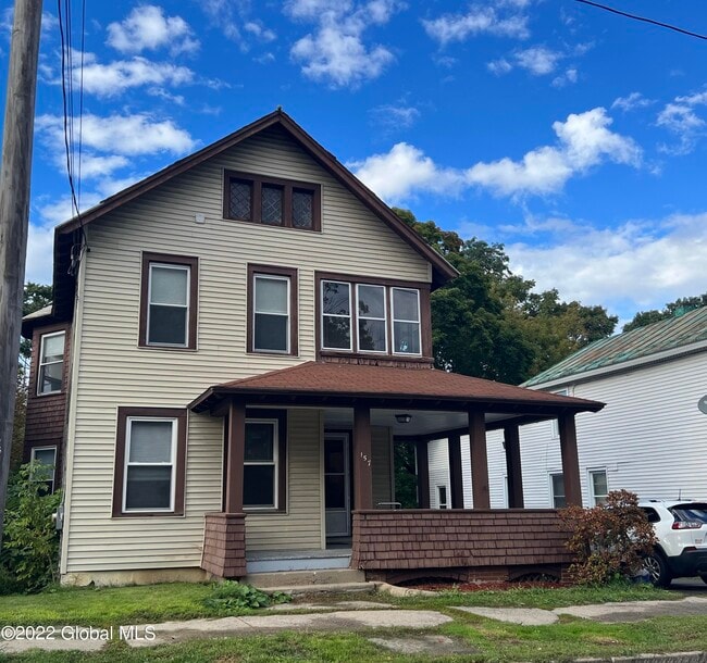 157 Washington St in Saratoga Springs, NY - Building Photo - Building Photo