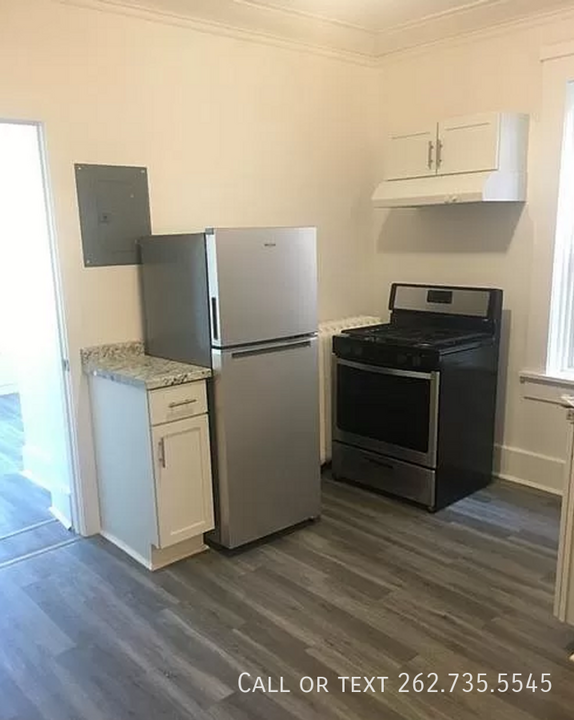 2007 Washington Ave-Unit -1 in Racine, WI - Building Photo