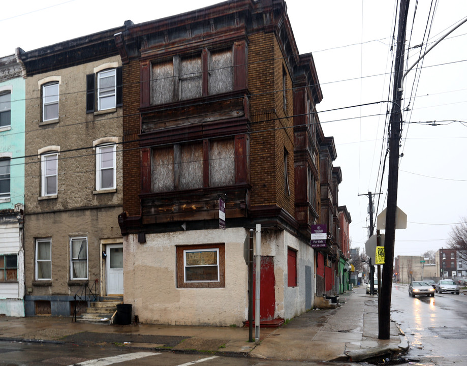 1858 N 21st St in Philadelphia, PA - Building Photo