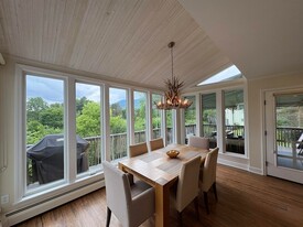 111 Kestrel Ct, Unit E-10 in Manchester Center, VT - Building Photo