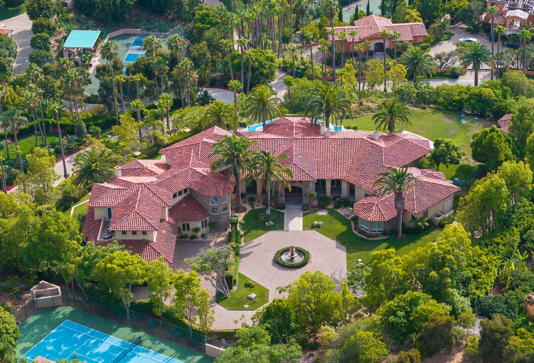 6868 Spyglass Ln in Rancho Santa Fe, CA - Building Photo