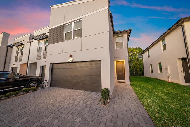 property at 3915 SE Mentmore Ln