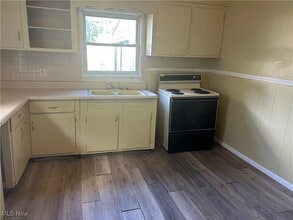 122 S Bon Air Ave in Youngstown, OH - Building Photo - Building Photo