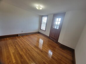 412 Centre St, Unit #3 in Boston, MA - Building Photo - Building Photo