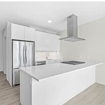 12 E Huron St in Chicago, IL - Building Photo